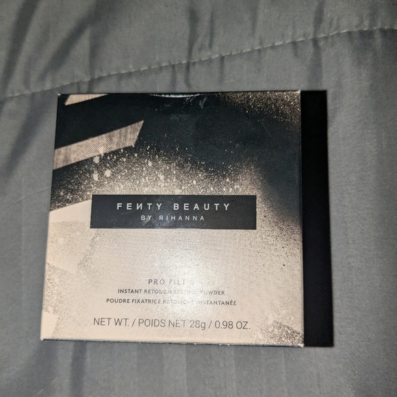 Fenty Beauty Pro Filt'r Setting Powder - Picture 1 of 5